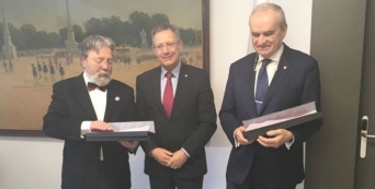 Presidente da Cruz Roja Española recebe presidente e vice-presidente da Cruz Vermelha Portuguesa